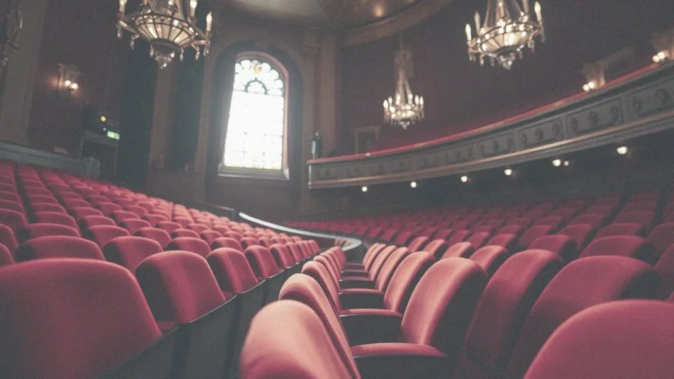 Jakie miejsca w teatrze wybrać? Poradnik dla widzów